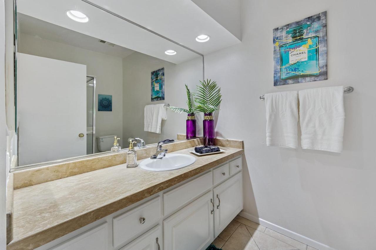 Apartahotel Beverly Hills Chic 2 Bed 2bath With Patio And Parking 309 *