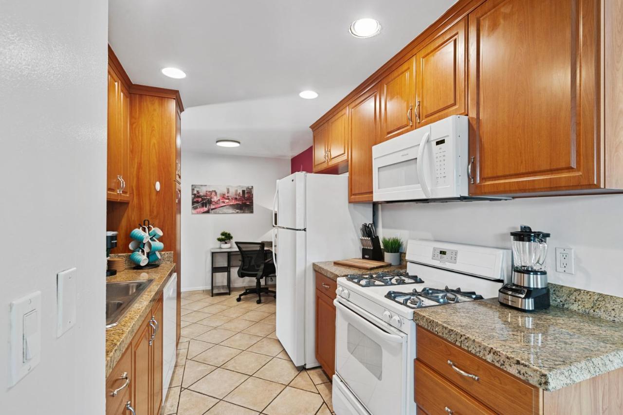 Beverly Hills Chic 2 Bed 2bath With Patio And Parking 309 * Los Ángeles
